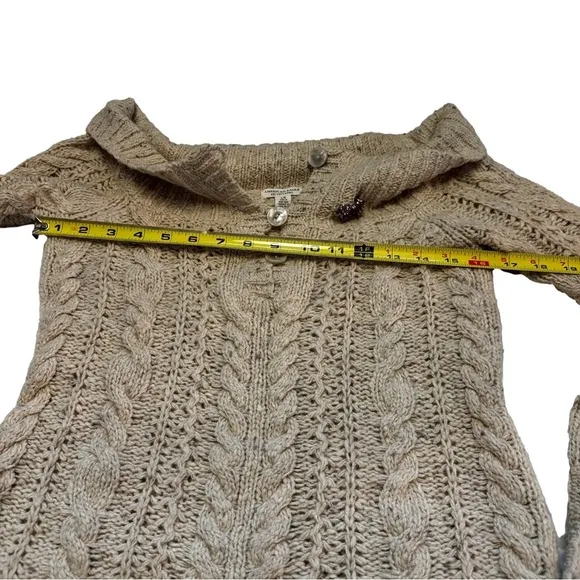 American Eagle Women's Size L Beige Cable Knit Sweater with Removable Brooch NEW