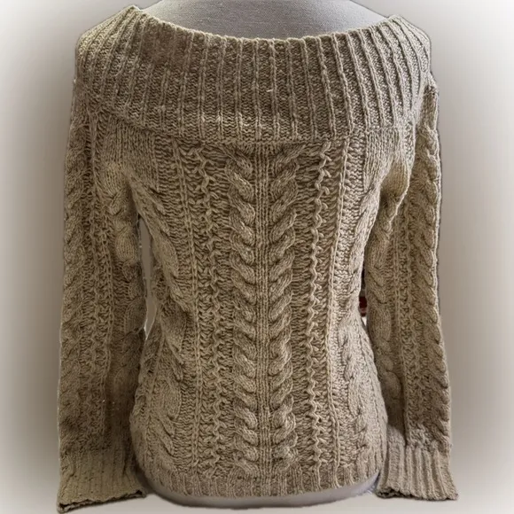 American Eagle Women's Size L Beige Cable Knit Sweater with Removable Brooch NEW