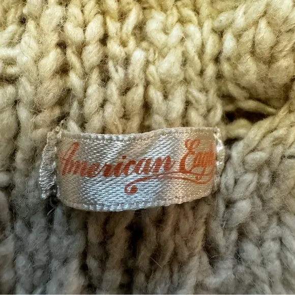 American Eagle Women's Size L Beige Cable Knit Sweater with Removable Brooch NEW