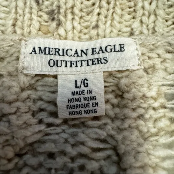 American Eagle Women's Size L Beige Cable Knit Sweater with Removable Brooch NEW