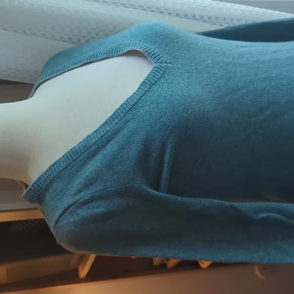 BANANA REPUBLIC  Light Blue Sweater V-Neck S