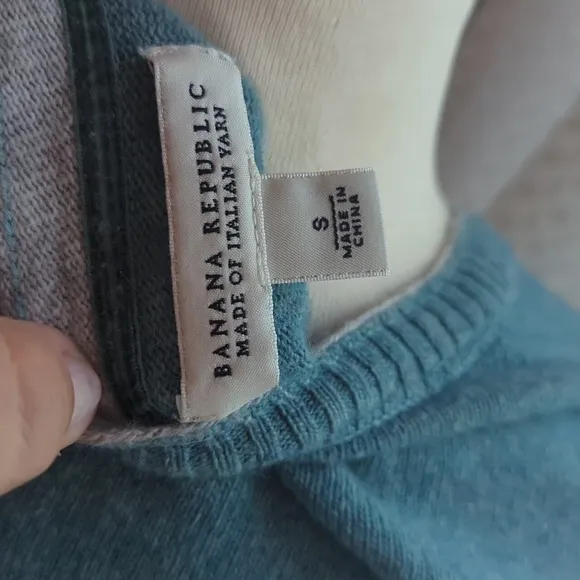 BANANA REPUBLIC  Light Blue Sweater V-Neck S