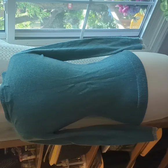 BANANA REPUBLIC  Light Blue Sweater V-Neck S