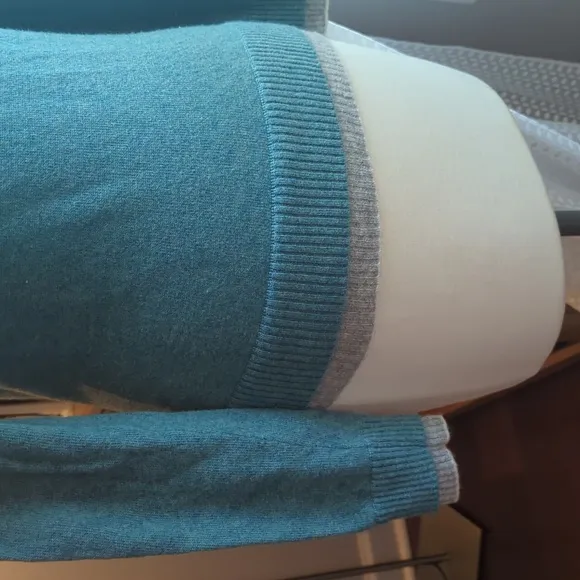 BANANA REPUBLIC  Light Blue Sweater V-Neck S