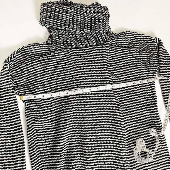 CABI Women’s Fergie Turtleneck Split Sweater - XXS