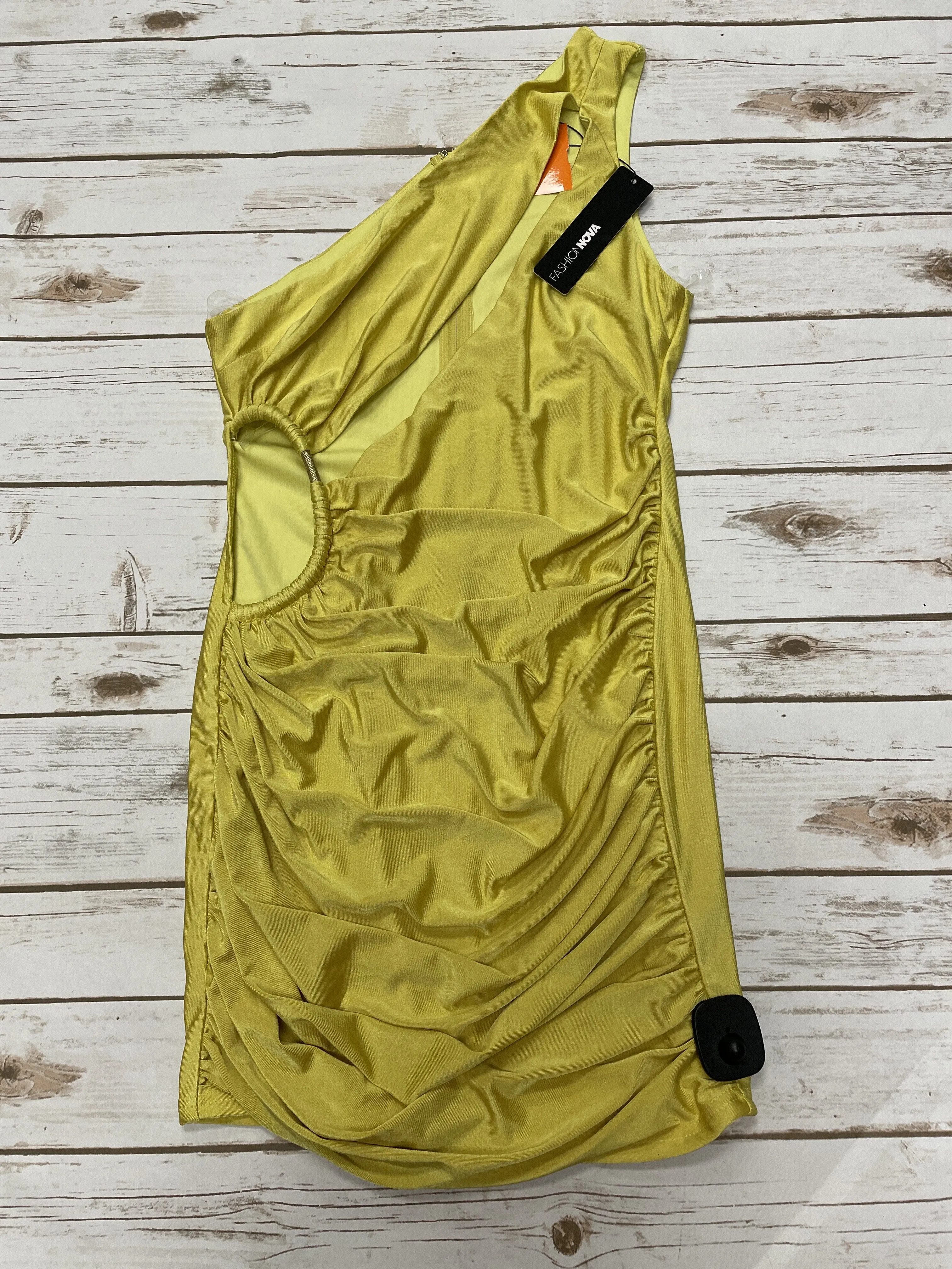 Dress Party Short By Fashion Nova  Size: M