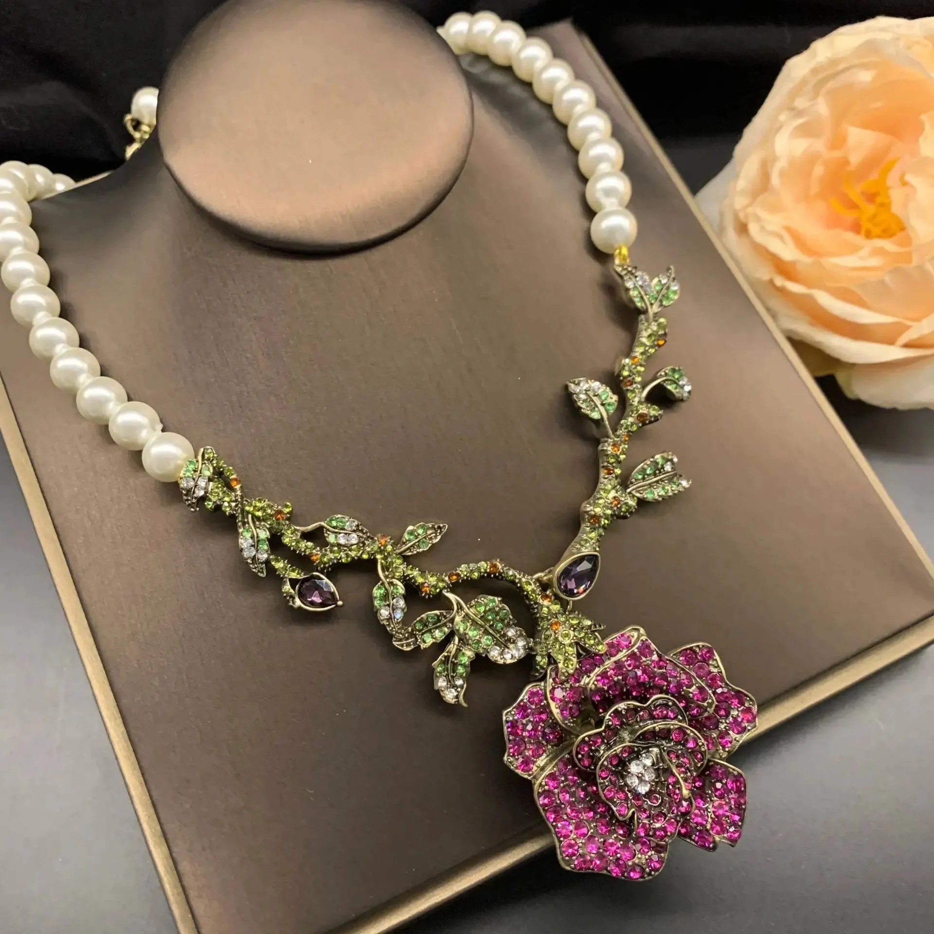 Fashion vintage  necklace earrings set