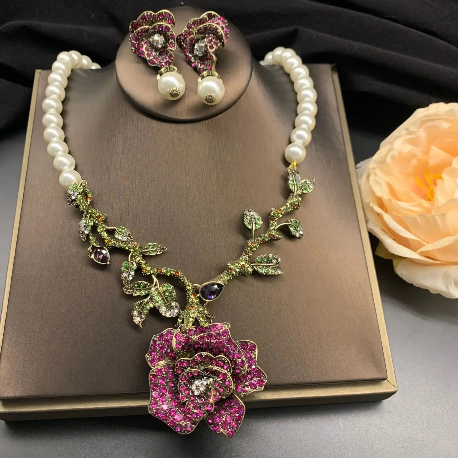 Fashion vintage  necklace earrings set