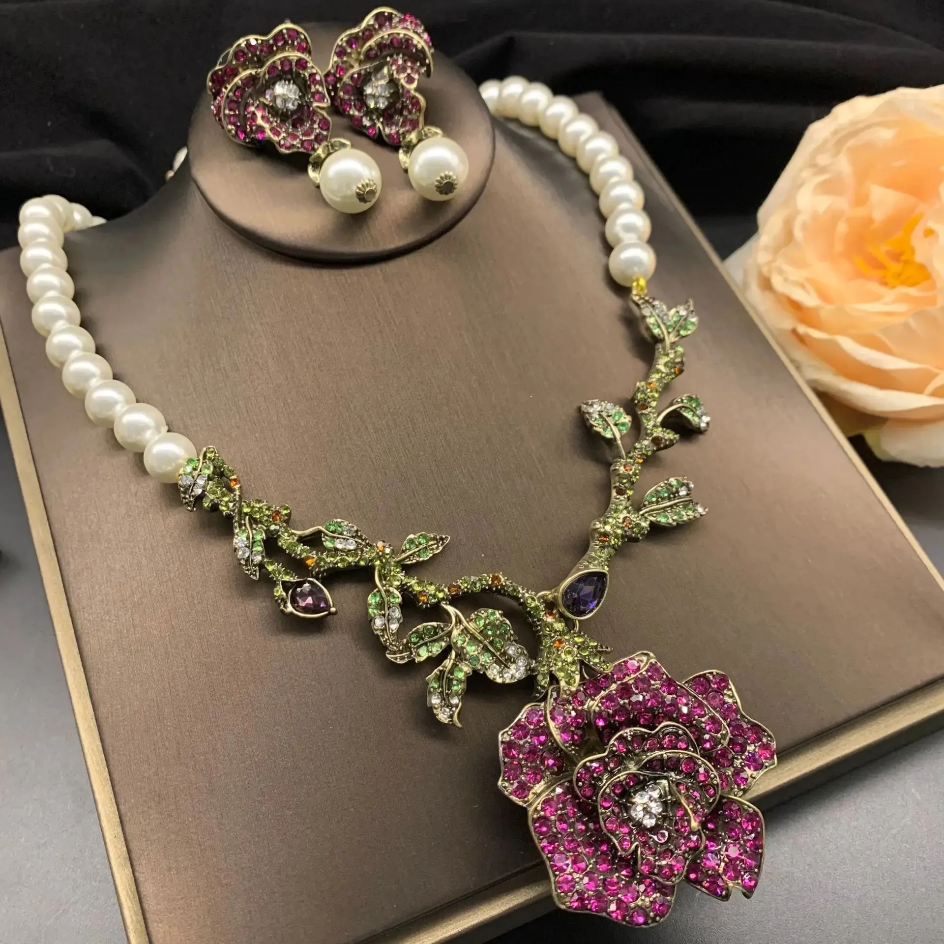 Fashion vintage  necklace earrings set