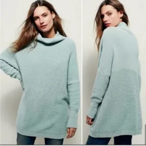 Free People Slouchy Ottoman Tunic Sweater in Dream Blue size Medium