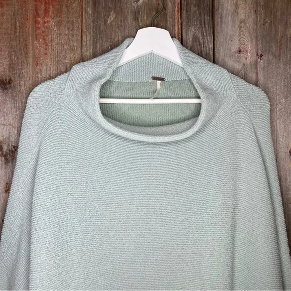 Free People Slouchy Ottoman Tunic Sweater in Dream Blue size Medium