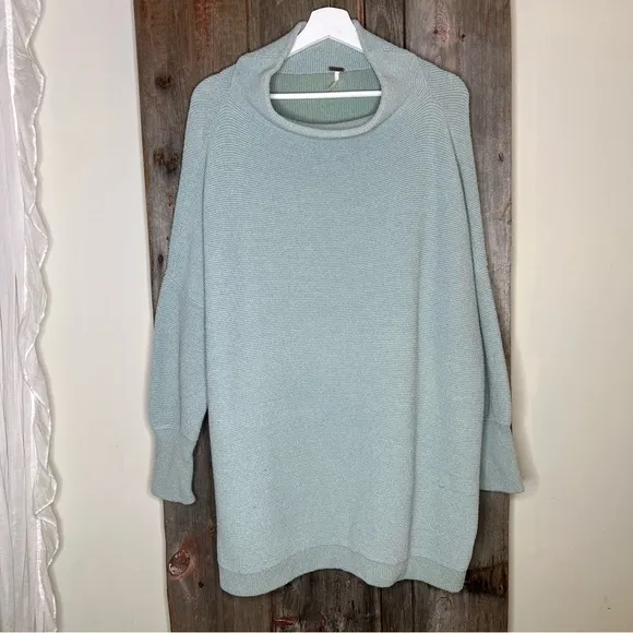 Free People Slouchy Ottoman Tunic Sweater in Dream Blue size Medium