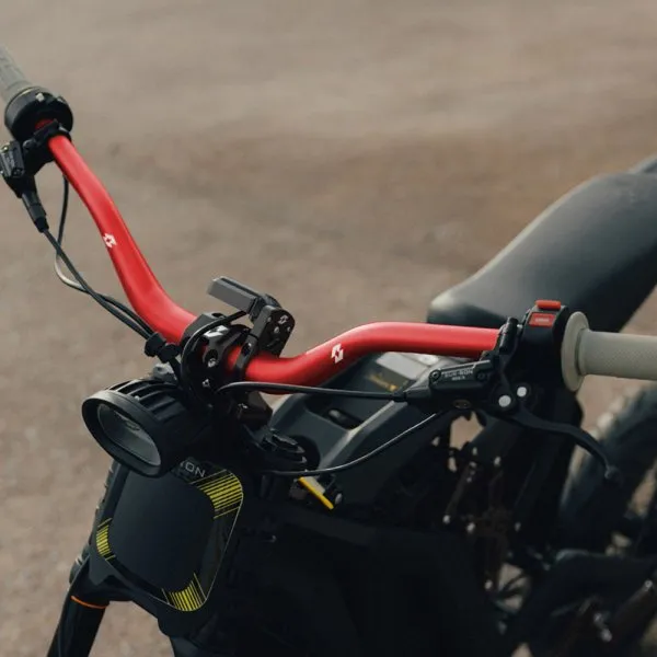 Full-E Charged High-Rise Handlebar 31.8mm Red