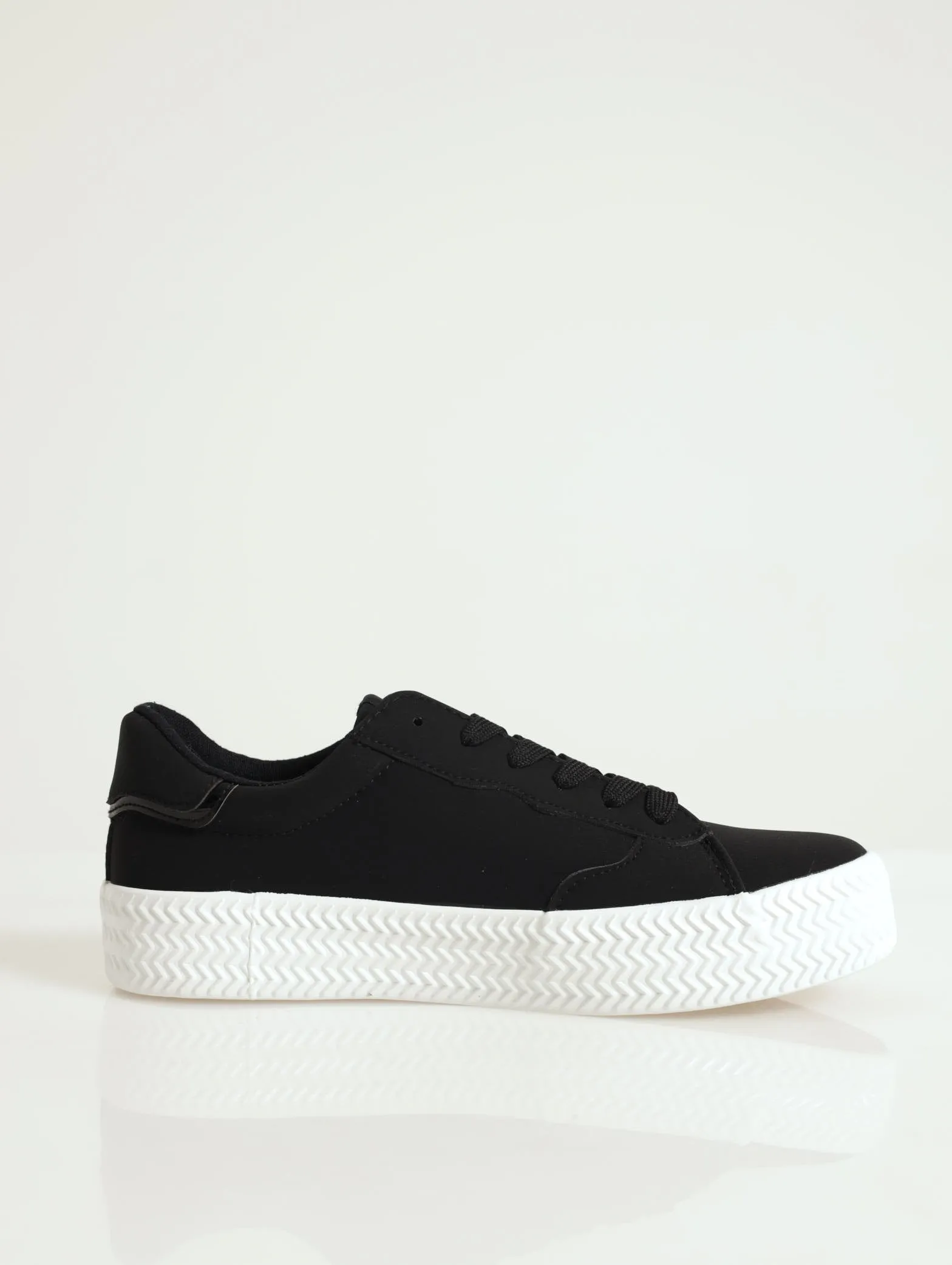 Low Cut Pu Platform Lace-Up Sneaker - Black