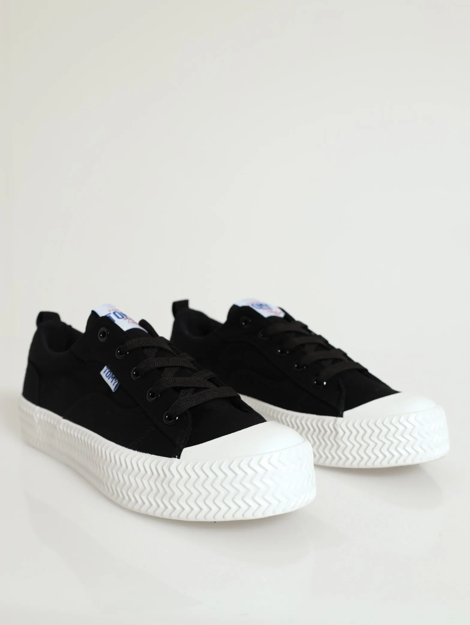 Low Cut Pu Platform Lace-Up Sneaker - Black