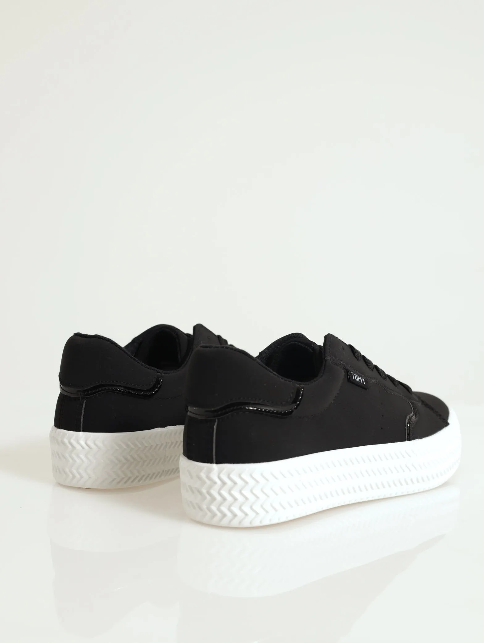 Low Cut Pu Platform Lace-Up Sneaker - Black