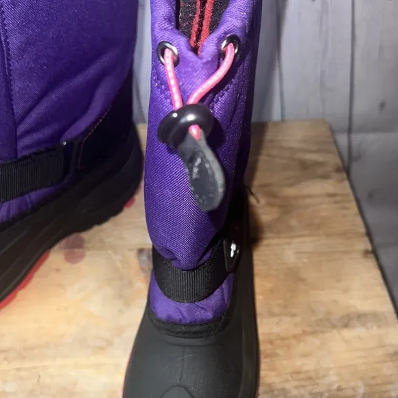 Size 3 Kamik winter snow boot. Velcro strap Warm lining Waterproof exc condition