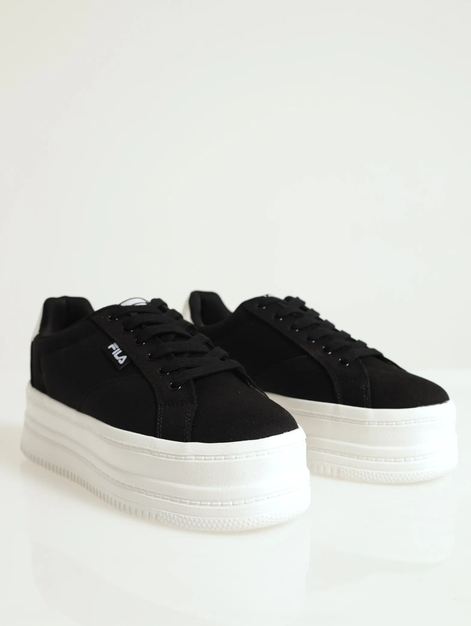 Stavi Stacked Platform Lace-Up Sneaker - Black/White