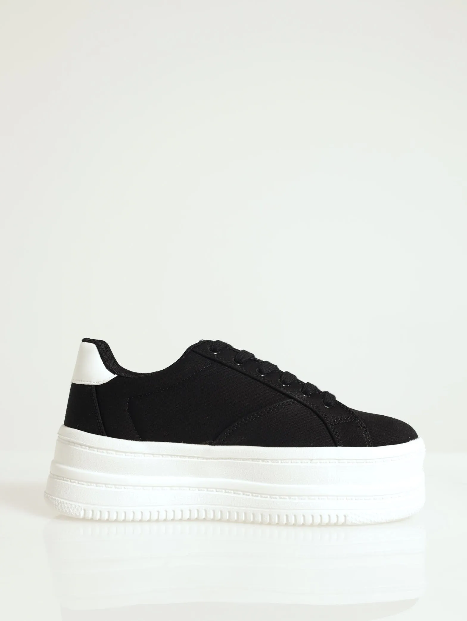 Stavi Stacked Platform Lace-Up Sneaker - Black/White
