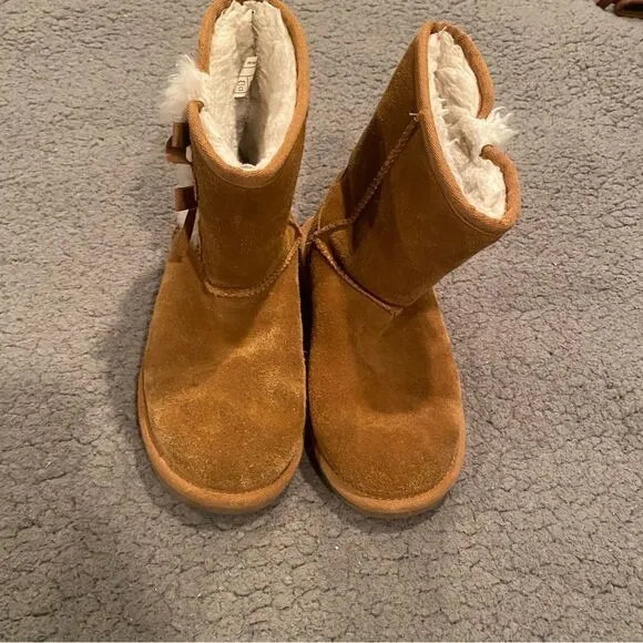 UGG Koolaburra Pull On Short Boot Faux Fur With Bows