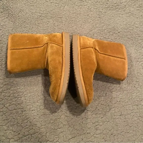 UGG Koolaburra Pull On Short Boot Faux Fur With Bows
