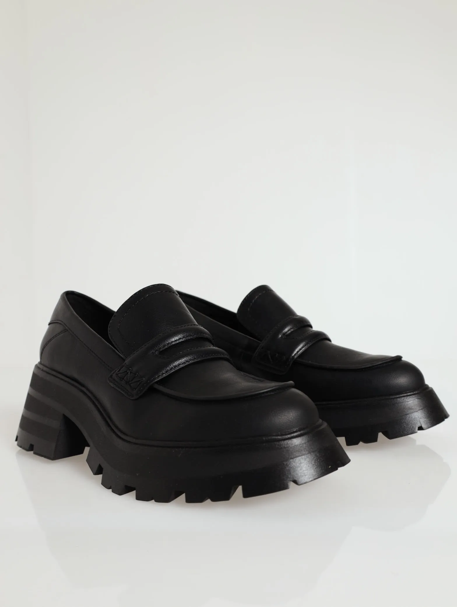 Vallaree Mid Heel Platform Loafer - Black