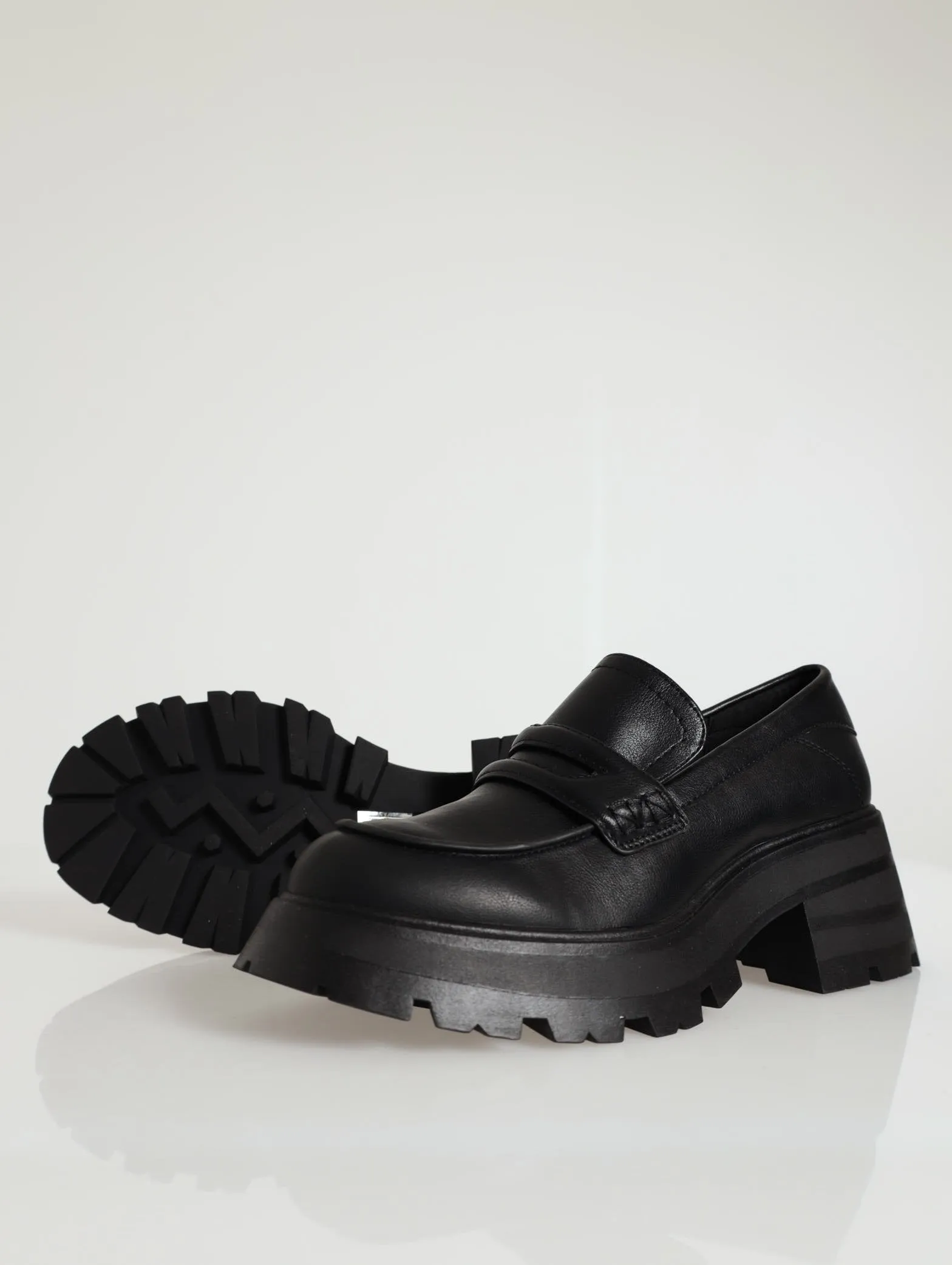 Vallaree Mid Heel Platform Loafer - Black