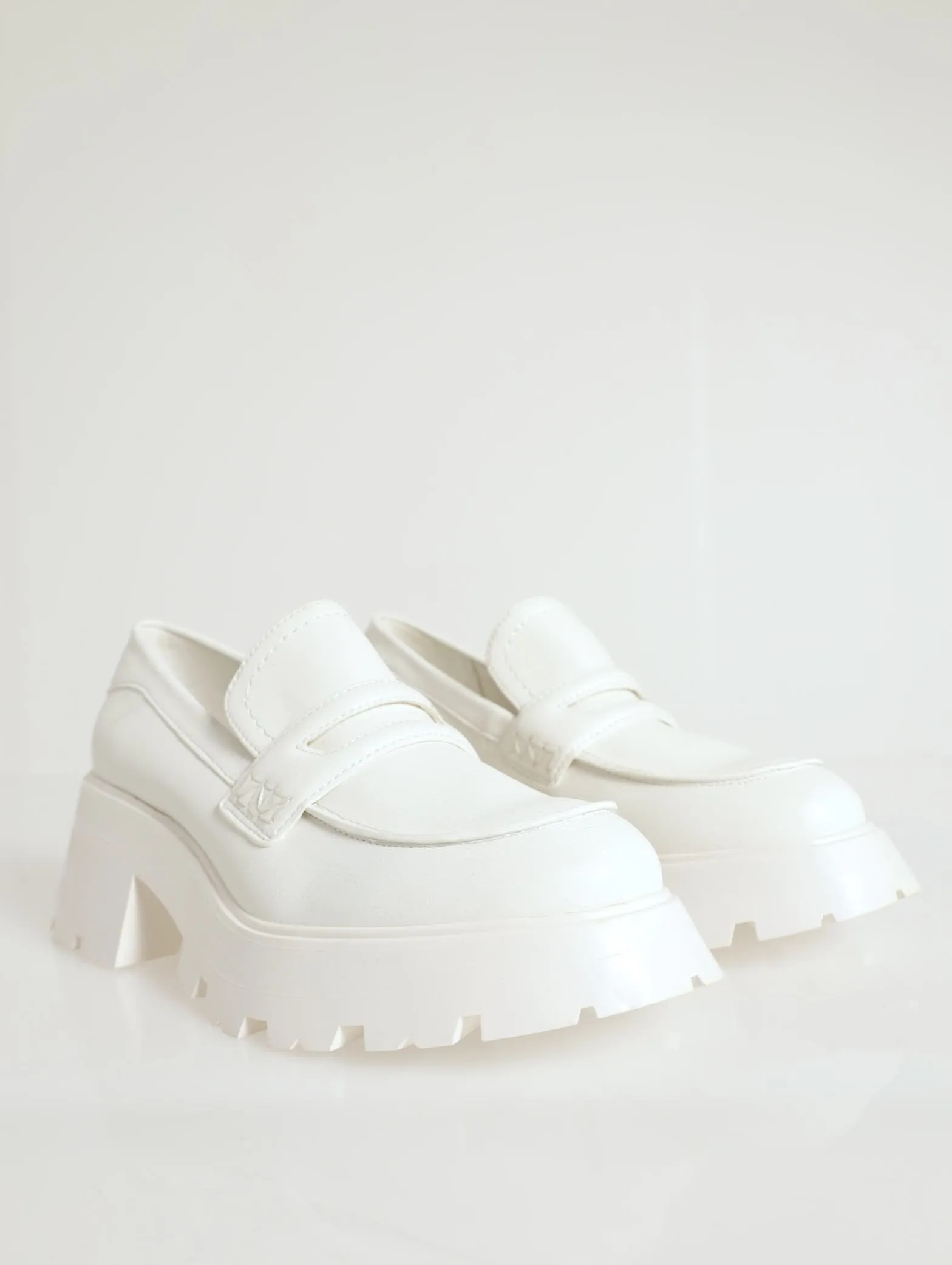 Vallaree Mid Heel Platform Loafer - White