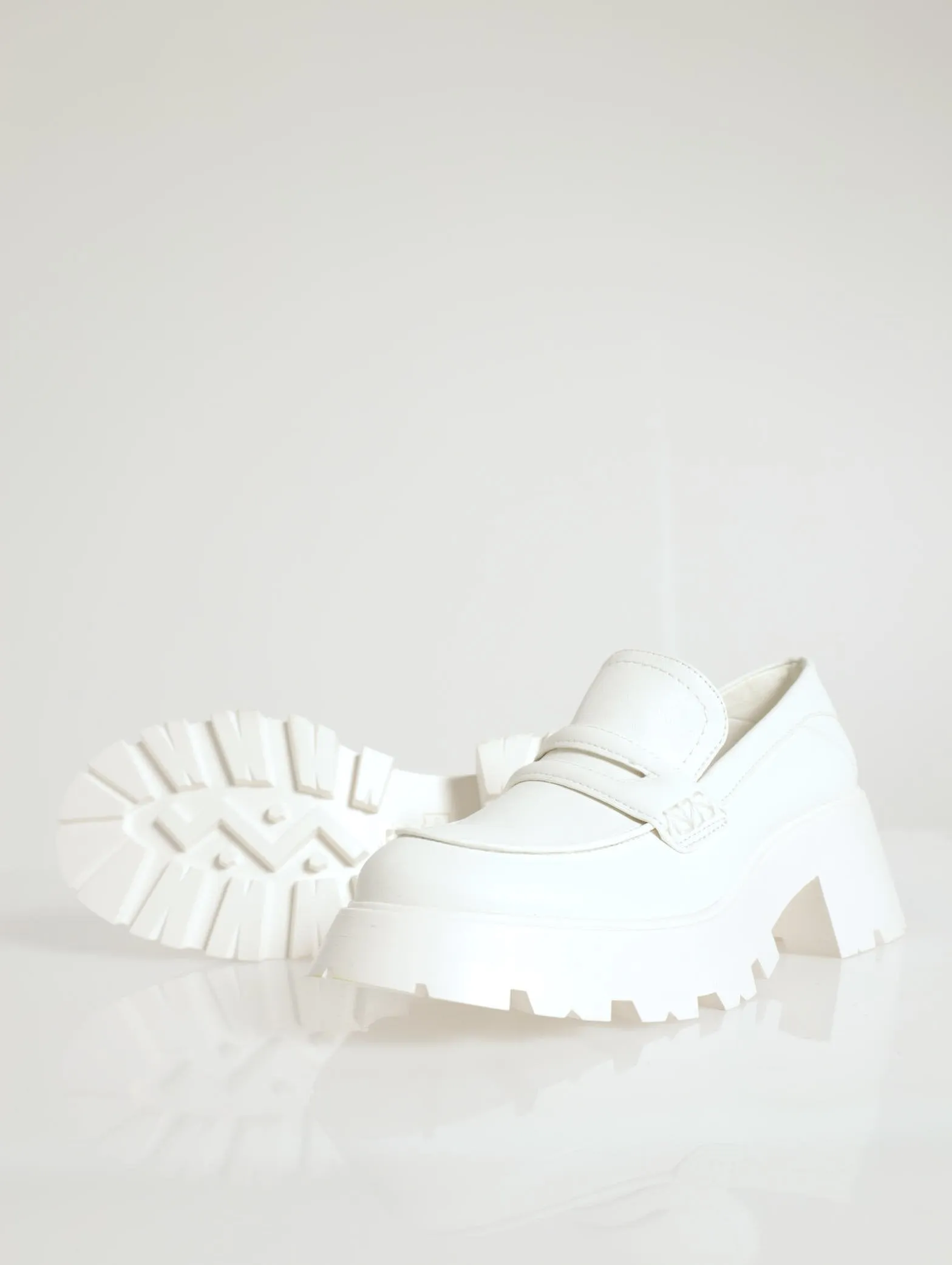 Vallaree Mid Heel Platform Loafer - White