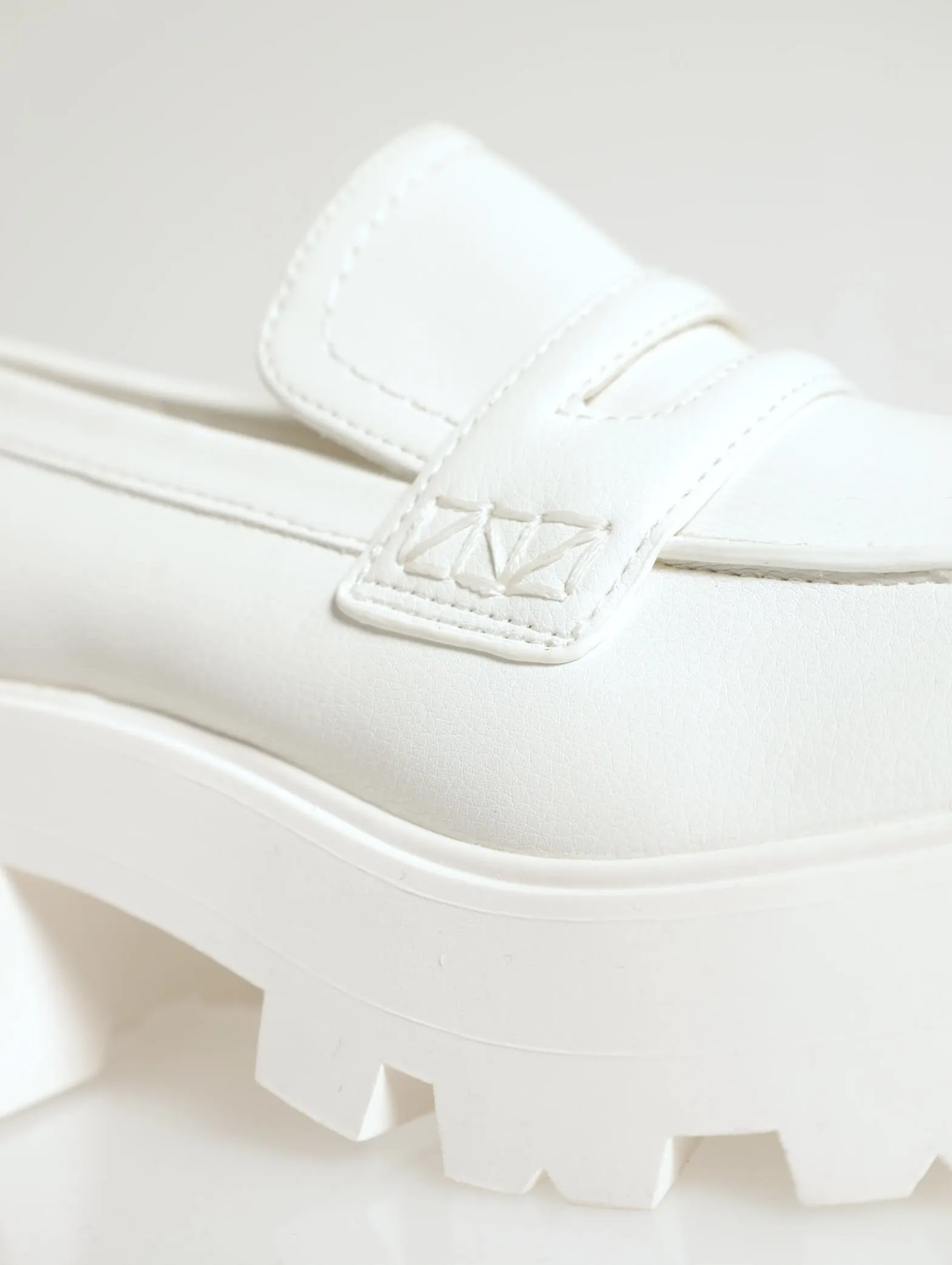 Vallaree Mid Heel Platform Loafer - White