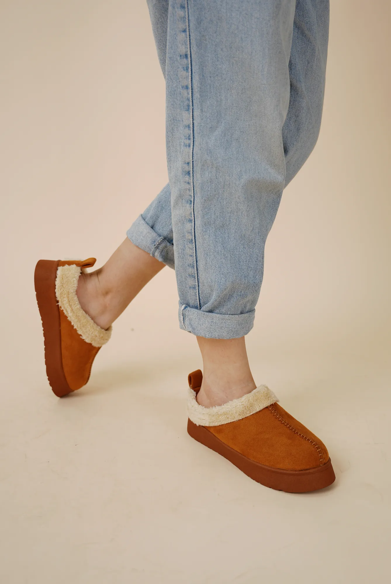 Warm Winter Clogs with Adjustable Straps - Camel